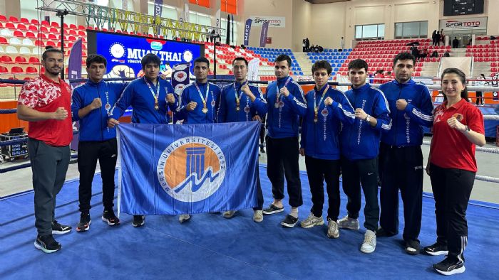 Gen�lerimiz madalyalar� toplad�