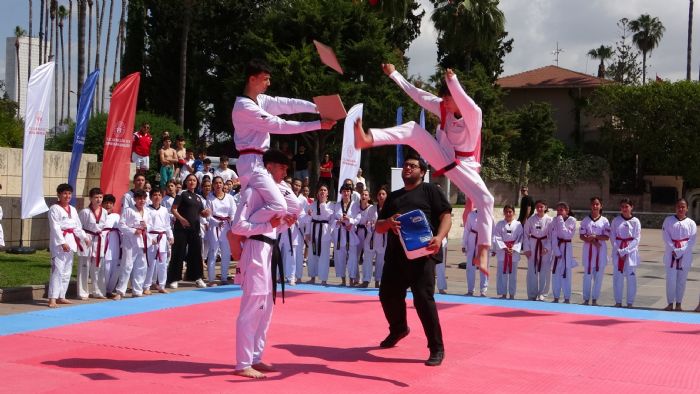 19 May�s co�kusu Gen�lik Haftas� ile ba�lad�