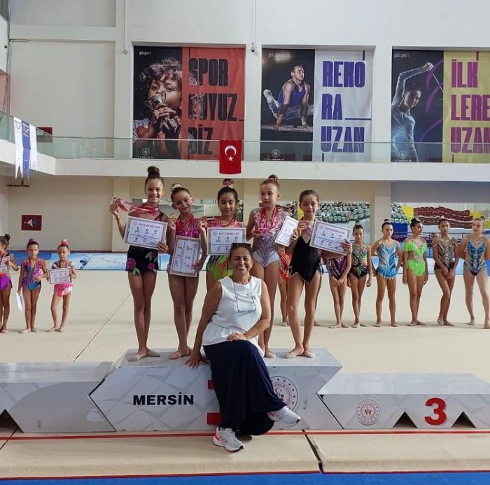 Ritmik cimnastik�iler yar��t�